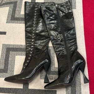 Mojo MOXY LIKE. BRAND NEW time to get rid of my heals.